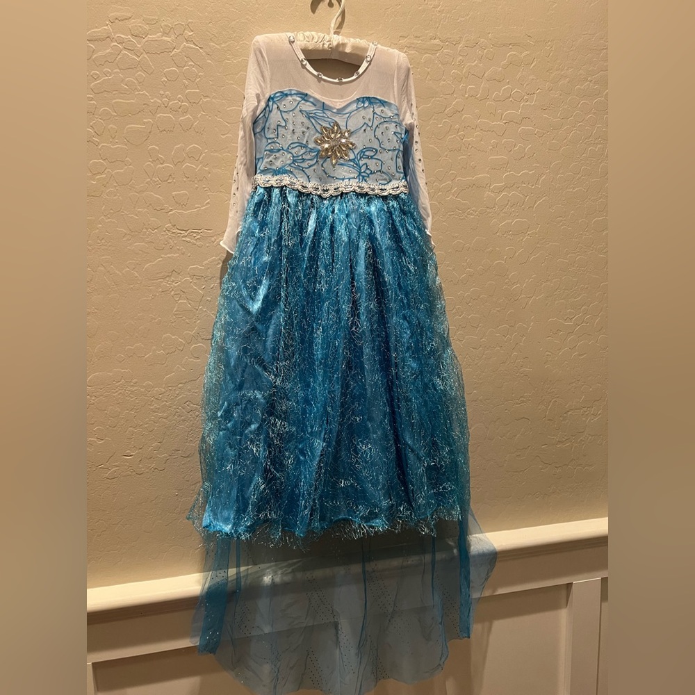 Girls ice queen costume about size 4/5 (no size label)